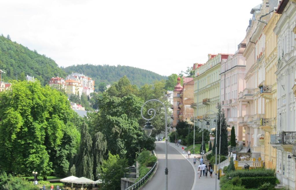 Zahradni Lägenhet Karlsbad Rum bild